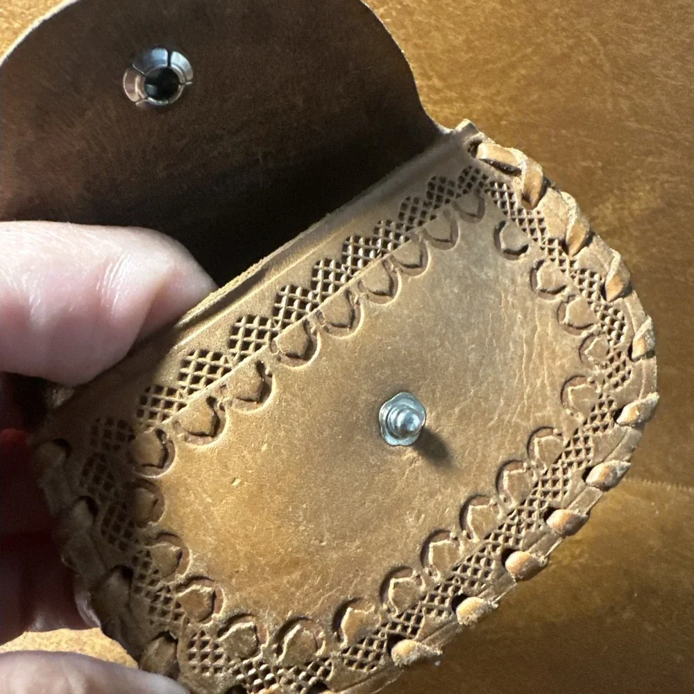 N/A small leather
